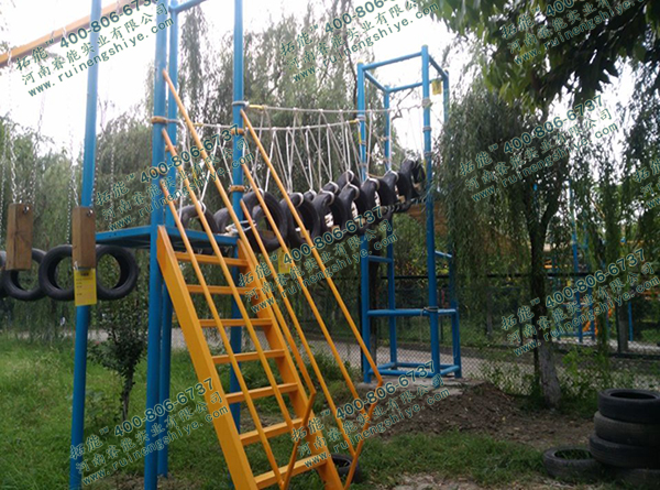 <b>成都青少年活动中心绳网阵</b>